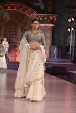 Model walk the ramp for Vikram Phadnis Show at Make in India show at Prince of Wales Musuem with latest Bridal Couture in Mumbai on 17th Feb 2016